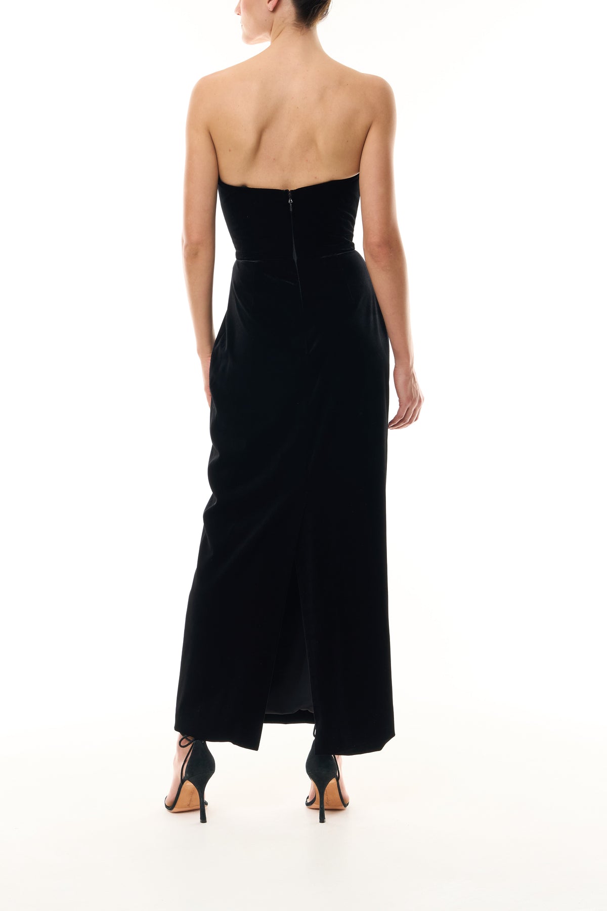 Monique Lhuillier Fall 2023 Noir strapless velvet cocktail dress with deep plunging sweetheart neckline - back.