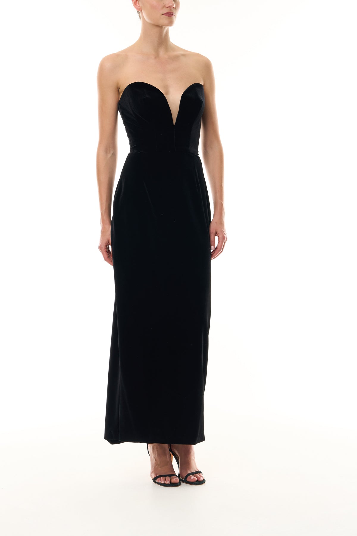 Monique Lhuillier Fall 2023 Noir strapless velvet cocktail dress with deep plunging sweetheart neckline - front. 